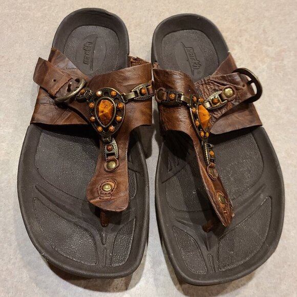 Earth Exer-Luxe Women's Brown Leather Embellished Thong Sandals Size 6B - Picture 1 of 11